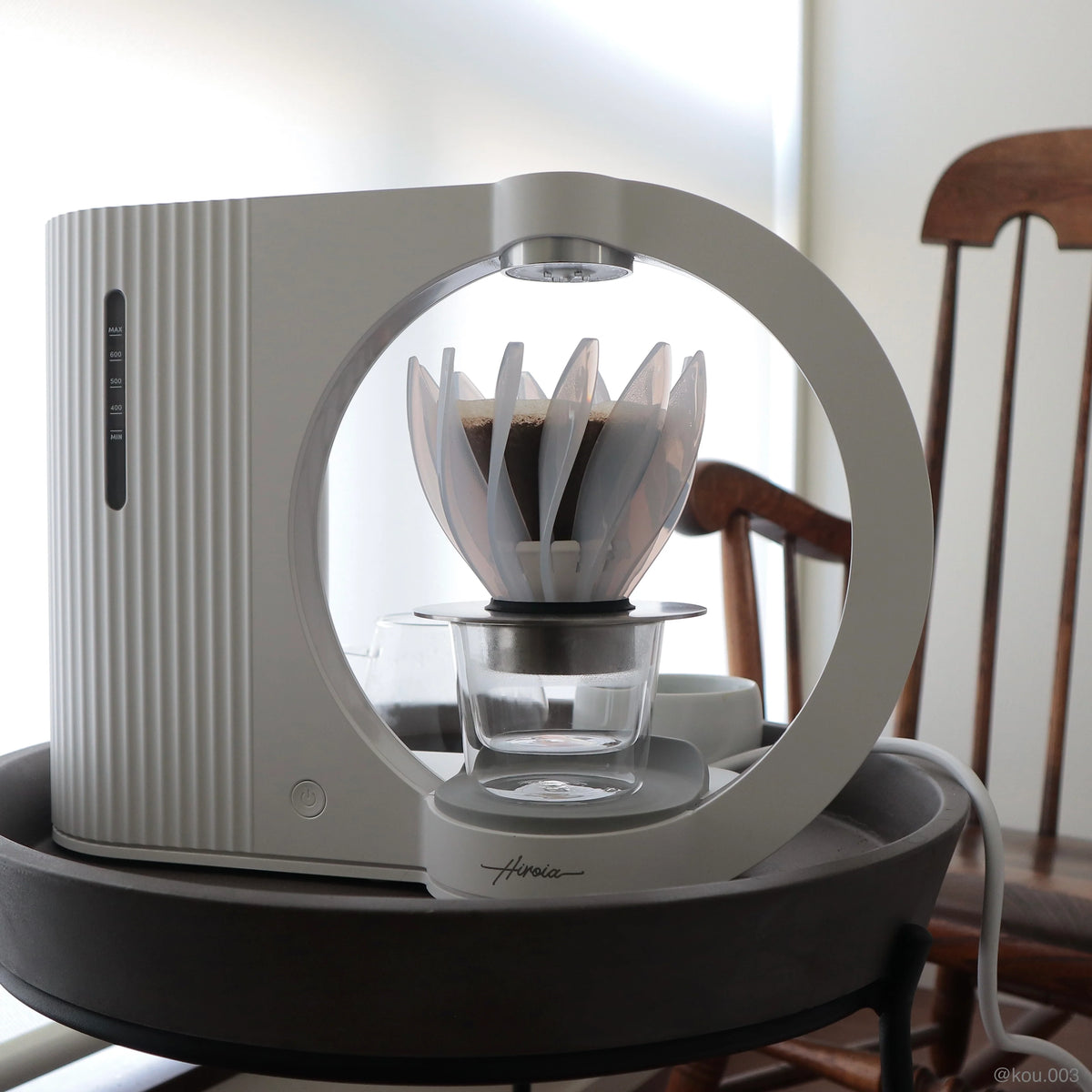 Hiroia Hikaru V60 Smart Brewer - White | CoffeeRoast Co. Hiroia Hikaru V60 Smart Brewer - White | CoffeeRoast Co.