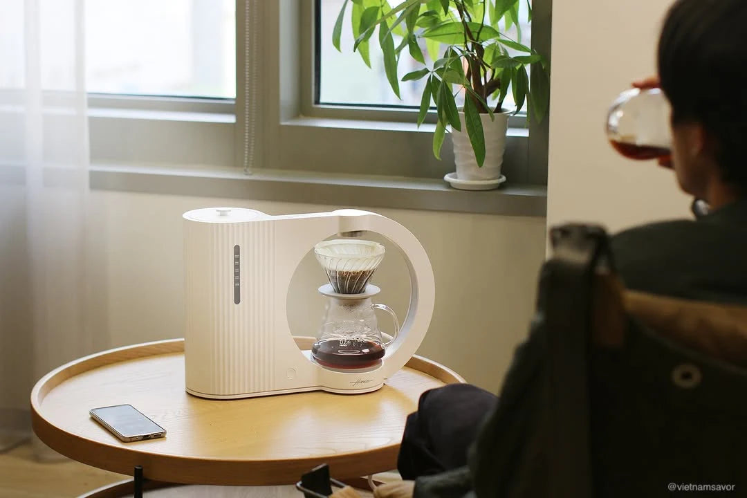 Hiroia Hikaru V60 Smart Brewer - White | CoffeeRoast Co. Hiroia Hikaru V60 Smart Brewer - White | CoffeeRoast Co.