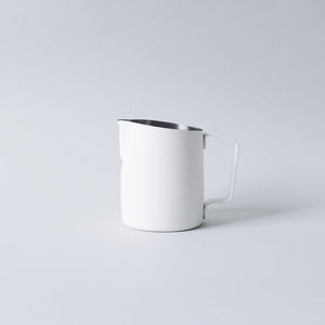 WPM Latte Art Pitcher 17 oz with Round Tip and Dual Volume Indicator — image 3