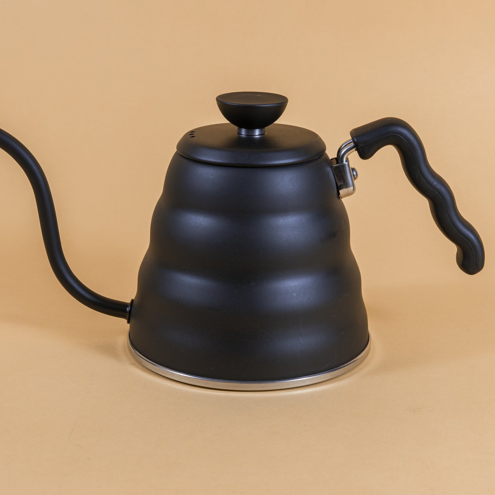 Matte black metal gooseneck kettle and matching lid with plastic knob and black plastic covered handle.