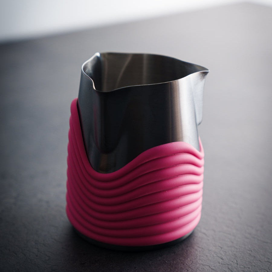 Kimera 500 Tri-Spout Handleless Latte Art Pitcher — image 4