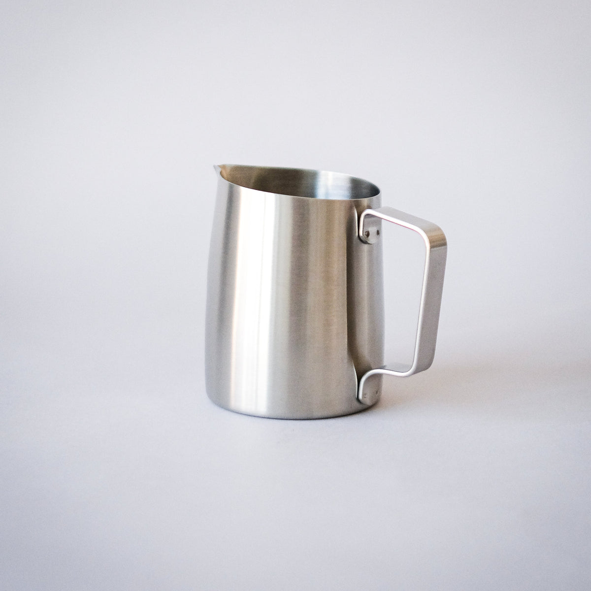 WPM Latte Art Pitcher 17 oz with Round Tip and Dual Volume Indicator — image 5