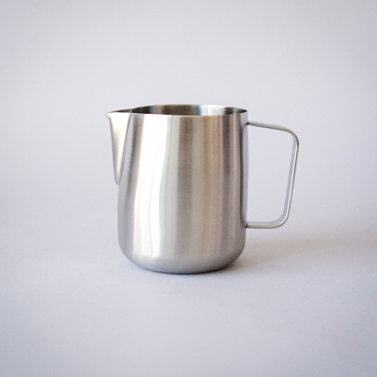 WPM Thames Collaboration Flat Top Latte Art Pitcher 600cc — image 3