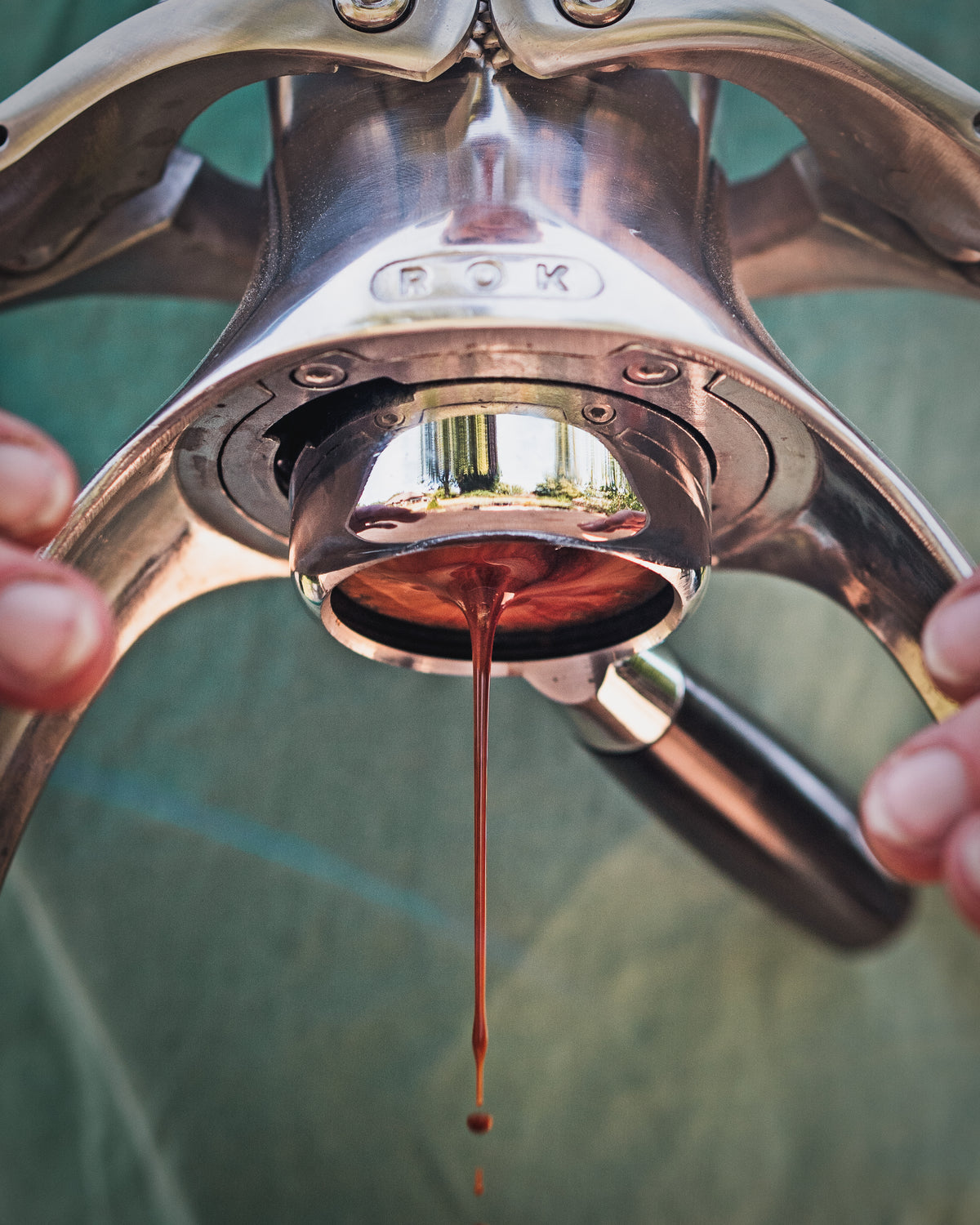 ROK Coffee 便携式浓缩咖啡机 - 耐用的玻璃复合结构